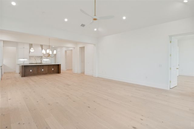 350 N O Connor Ridge Boulevard 21, Irving, TX 75038