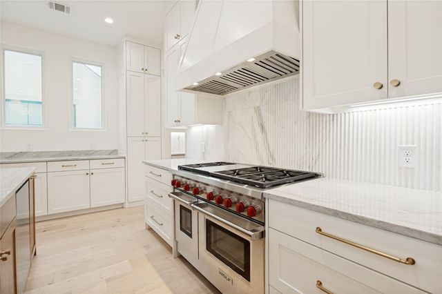 350 N O Connor Ridge Boulevard 21, Irving, TX 75038