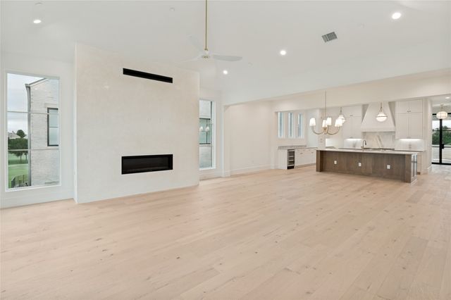 350 N O Connor Ridge Boulevard 21, Irving, TX 75038