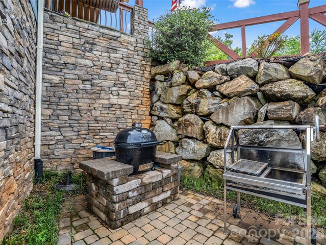 334 Willow Top Lane, Lake Lure, NC 28746