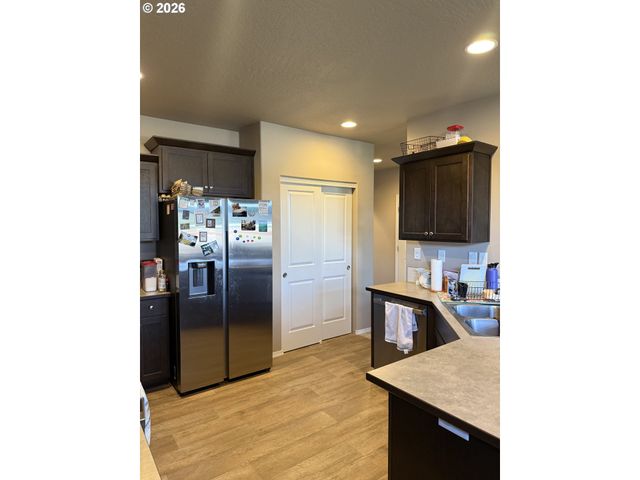 5298 SQUIRREL St, Springfield, OR 97478