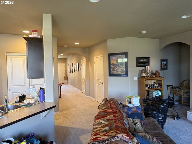 5298 SQUIRREL St, Springfield, OR 97478