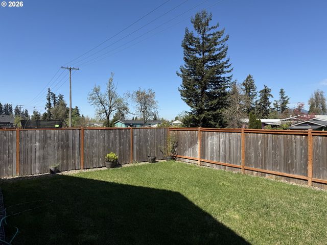 5298 SQUIRREL St, Springfield, OR 97478