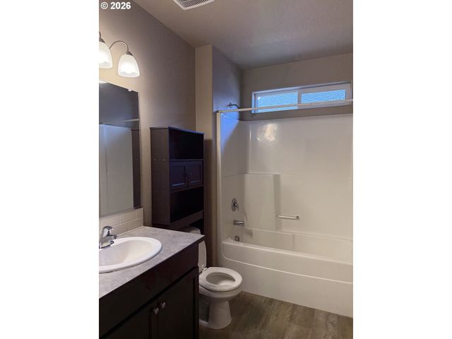 5298 SQUIRREL St, Springfield, OR 97478