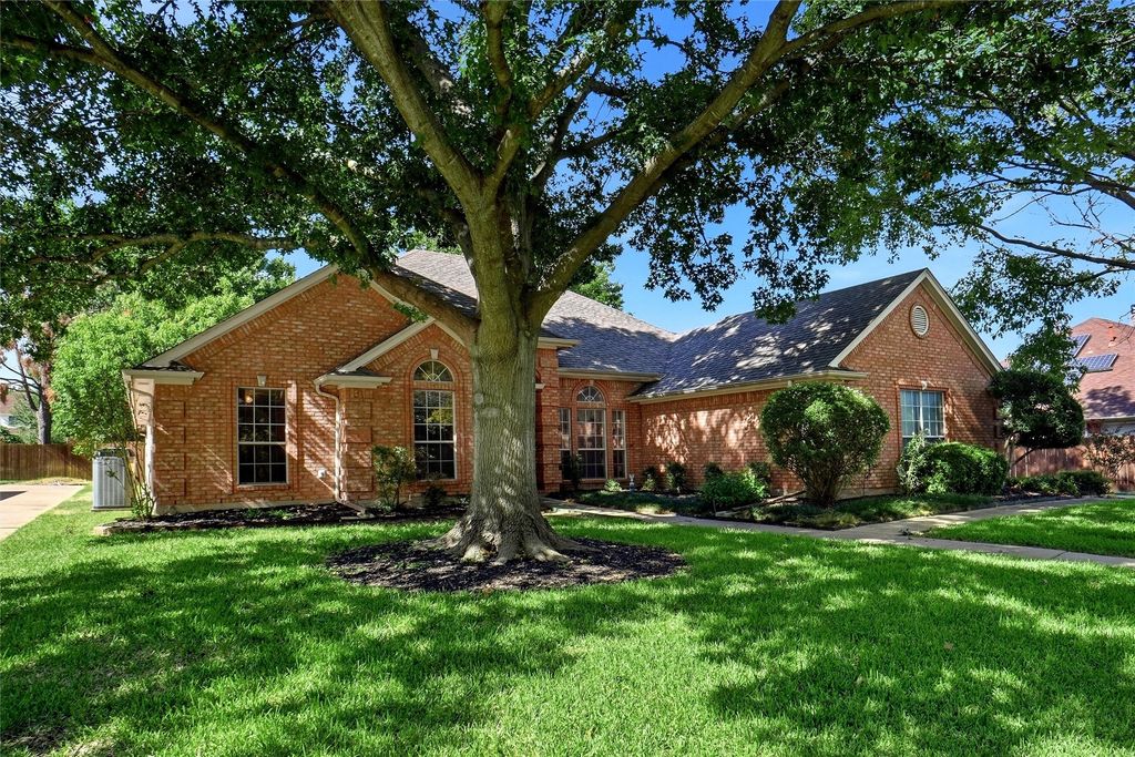 1703 Chretien Point Drive, Mansfield, TX 76063 — photo 2