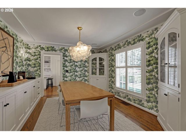 2490 Sw ARDEN Rd, Portland, OR 97201