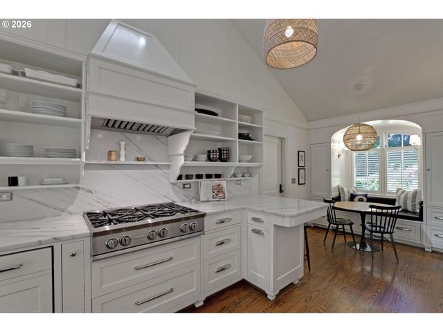 2490 Sw ARDEN Rd, Portland, OR 97201