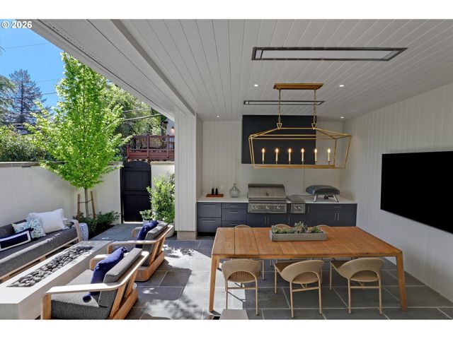 2490 Sw ARDEN Rd, Portland, OR 97201