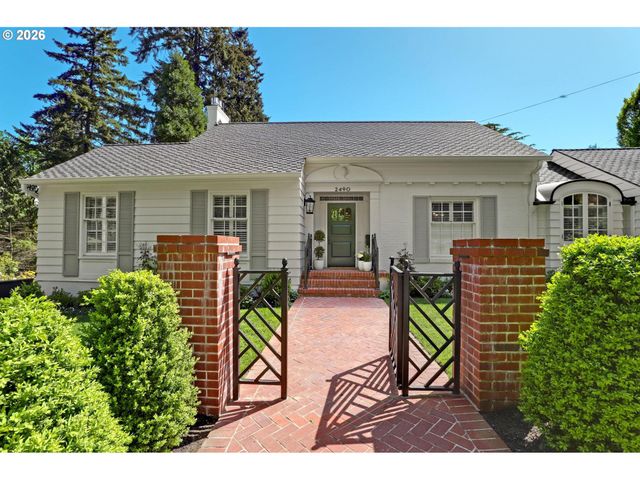 2490 Sw ARDEN Rd, Portland, OR 97201