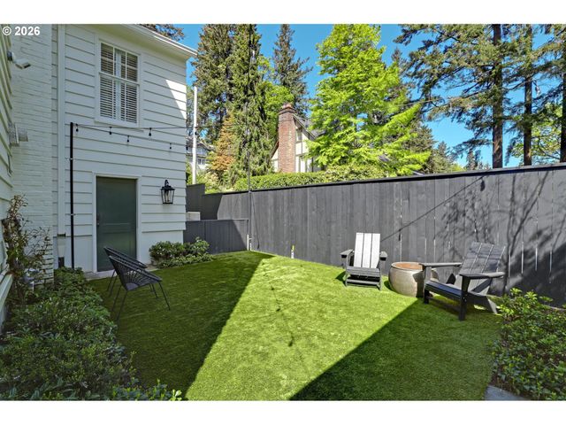 2490 Sw ARDEN Rd, Portland, OR 97201