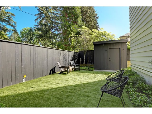 2490 Sw ARDEN Rd, Portland, OR 97201