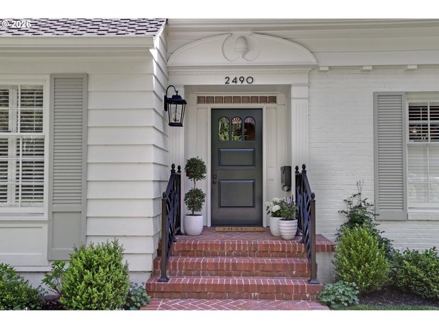 2490 Sw ARDEN Rd, Portland, OR 97201