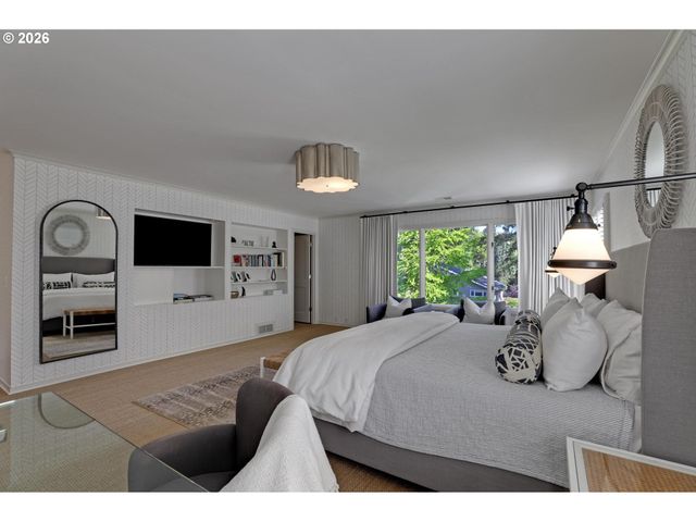 2490 Sw ARDEN Rd, Portland, OR 97201