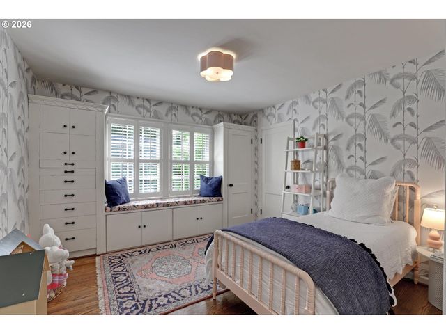 2490 Sw ARDEN Rd, Portland, OR 97201