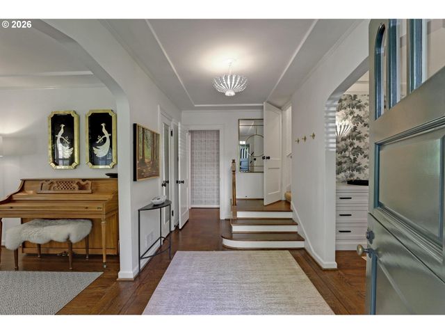 2490 Sw ARDEN Rd, Portland, OR 97201