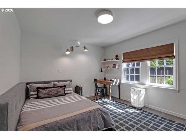 2490 Sw ARDEN Rd, Portland, OR 97201