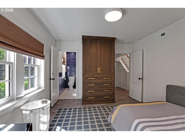 2490 Sw ARDEN Rd, Portland, OR 97201