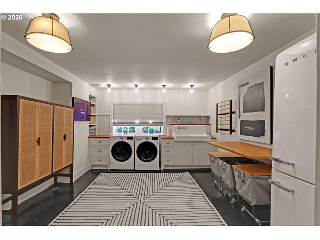 2490 Sw ARDEN Rd, Portland, OR 97201