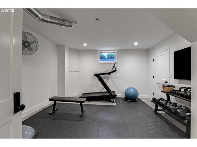 2490 Sw ARDEN Rd, Portland, OR 97201