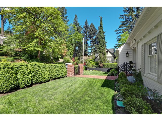 2490 Sw ARDEN Rd, Portland, OR 97201