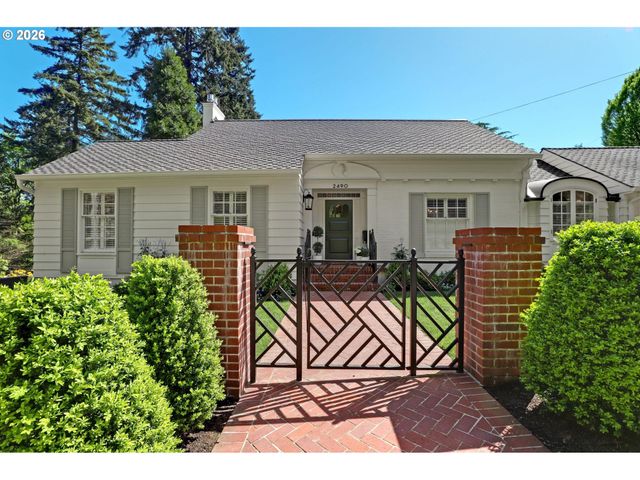 2490 Sw ARDEN Rd, Portland, OR 97201