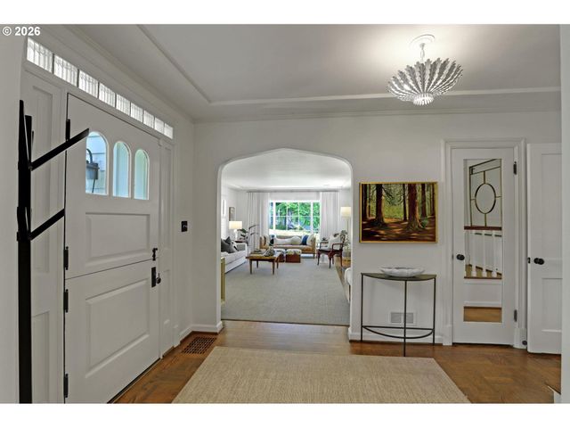 2490 Sw ARDEN Rd, Portland, OR 97201