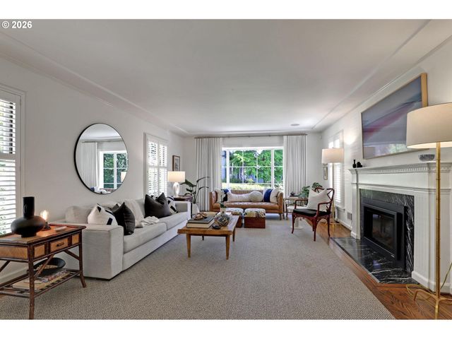 2490 Sw ARDEN Rd, Portland, OR 97201