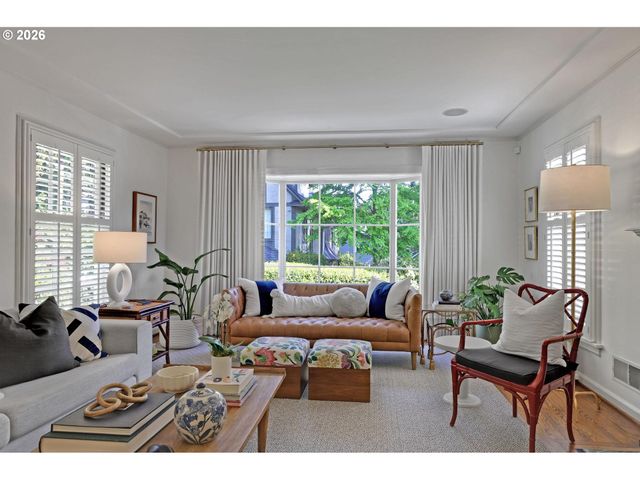 2490 Sw ARDEN Rd, Portland, OR 97201