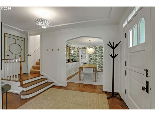 2490 Sw ARDEN Rd, Portland, OR 97201