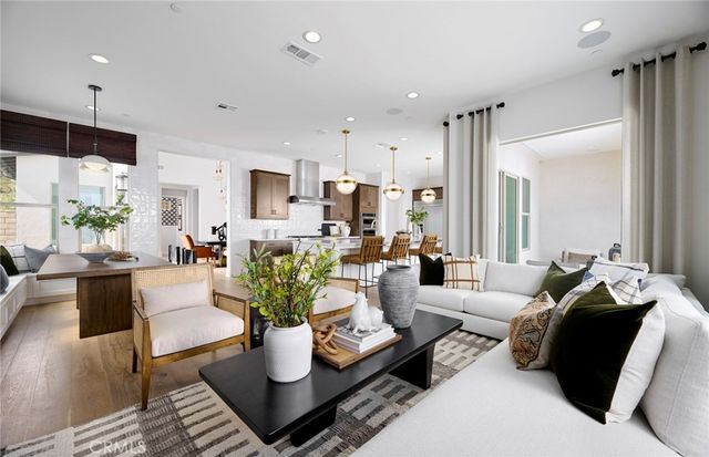 11823 Canoga Avenue, Chatsworth, CA 91311