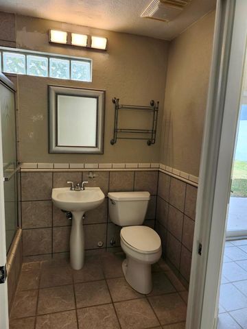953 NE 34th Street, Oakland Park, FL 33334