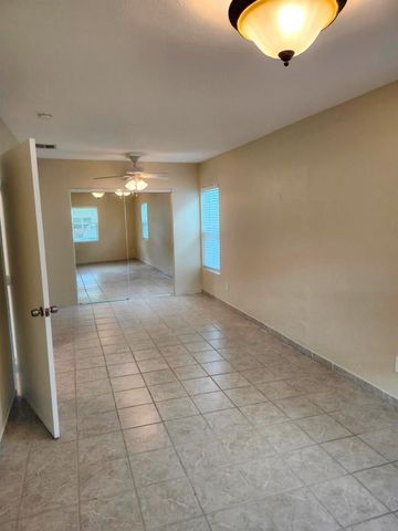 953 NE 34th Street, Oakland Park, FL 33334