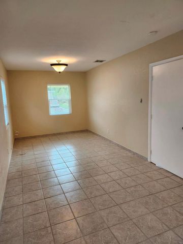 953 NE 34th Street, Oakland Park, FL 33334