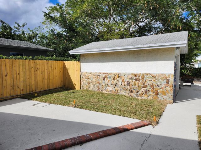953 NE 34th Street, Oakland Park, FL 33334