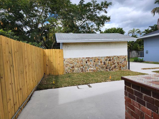 953 NE 34th Street, Oakland Park, FL 33334