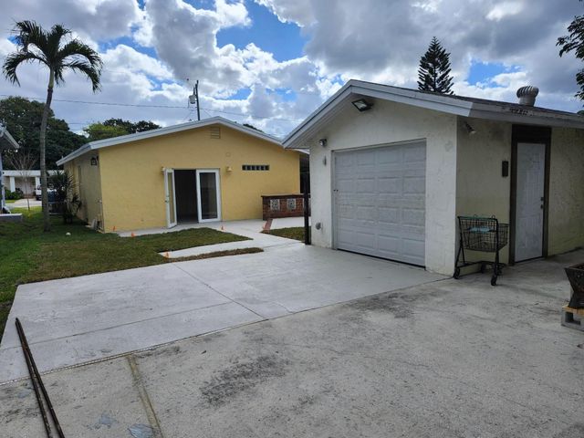 953 NE 34th Street, Oakland Park, FL 33334