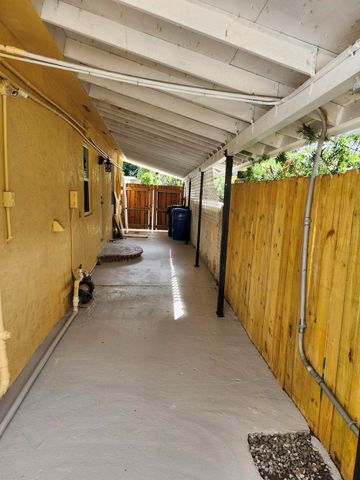 953 NE 34th Street, Oakland Park, FL 33334