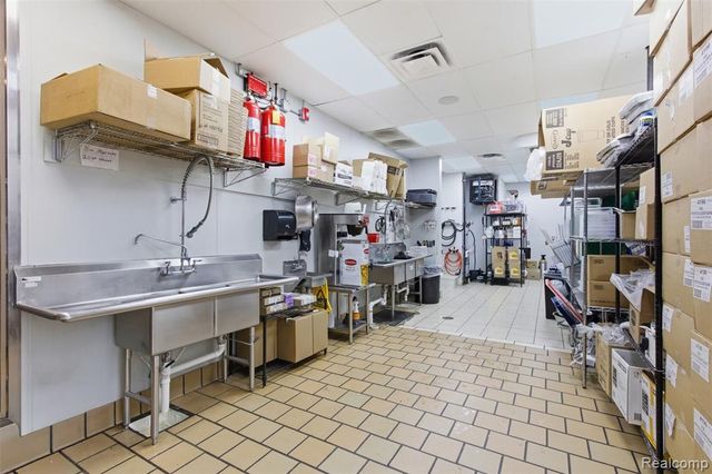 1434 W Big Beaver Road, Troy, MI 48084