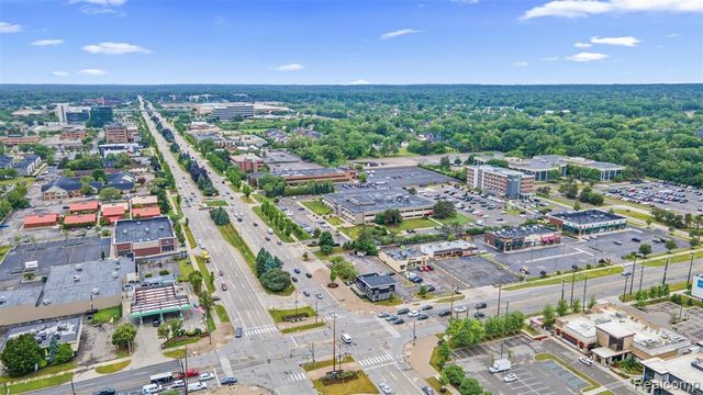 1434 W Big Beaver Road, Troy, MI 48084