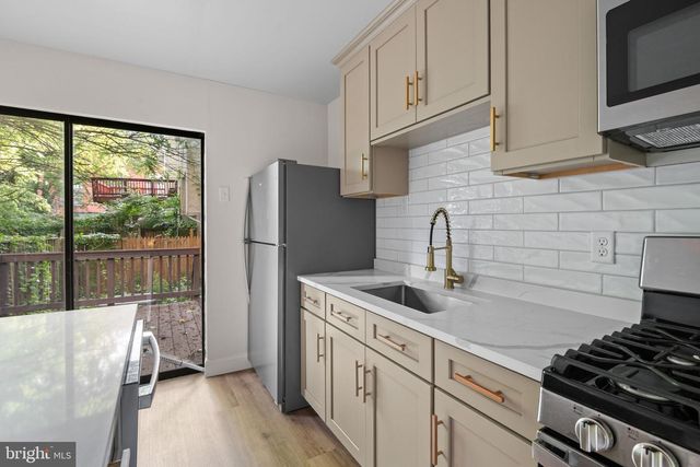 322 S POPPLETON ST, Baltimore, MD 21230