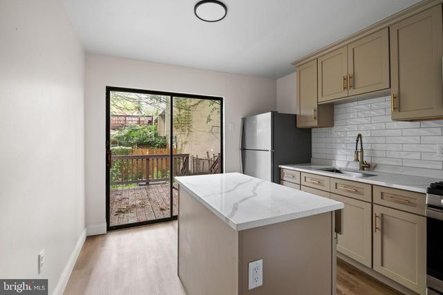 322 S POPPLETON ST, Baltimore, MD 21230