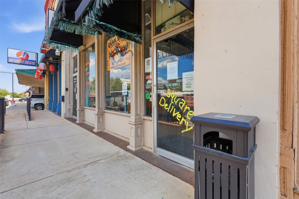 206 E Chambers Street, Cleburne, TX 76031 — photo 4