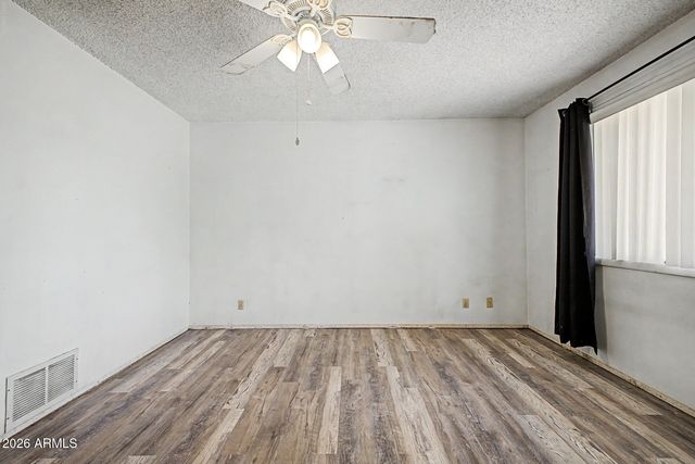 3522 W MERCER Lane, Phoenix, AZ 85029