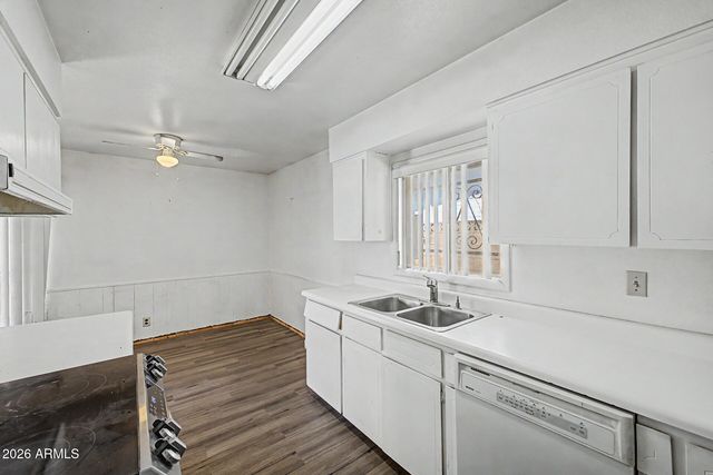 3522 W MERCER Lane, Phoenix, AZ 85029