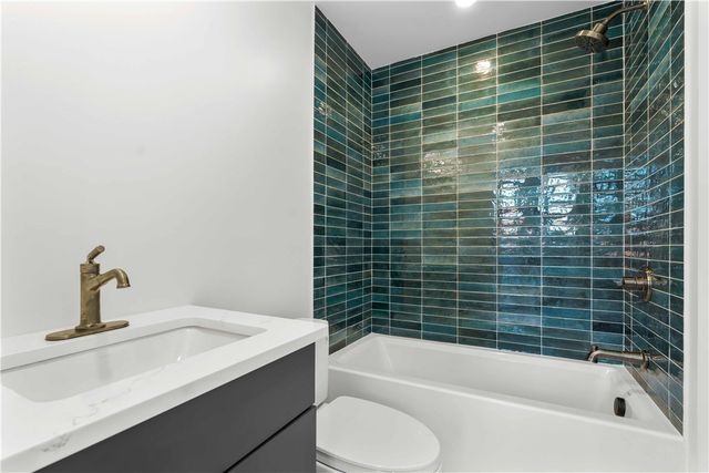 240 44th Street, Lawrenceville, PA 15201