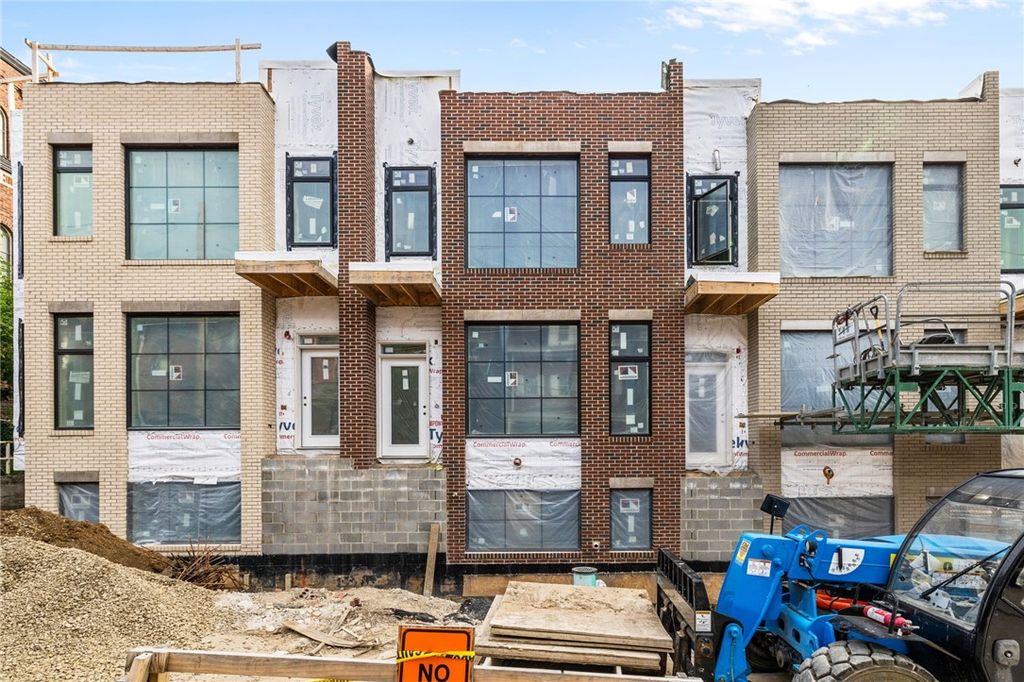 240 44th Street, Lawrenceville, PA 15201