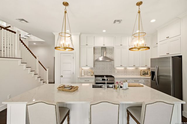 301 OGDEN LN, Alamo Heights, TX 78209