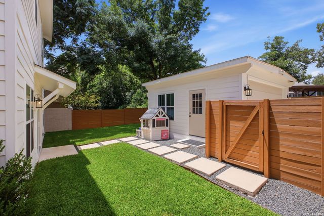 301 OGDEN LN, Alamo Heights, TX 78209
