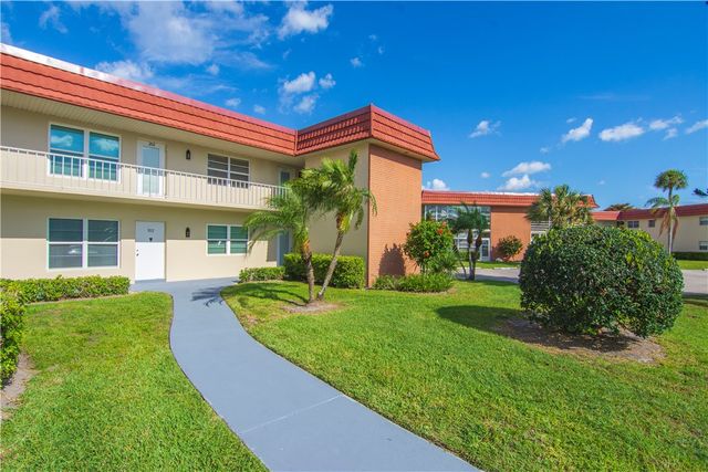 16 Vista Palm Lane 201, Vero Beach, FL 32962