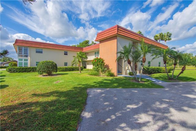 16 Vista Palm Lane 201, Vero Beach, FL 32962